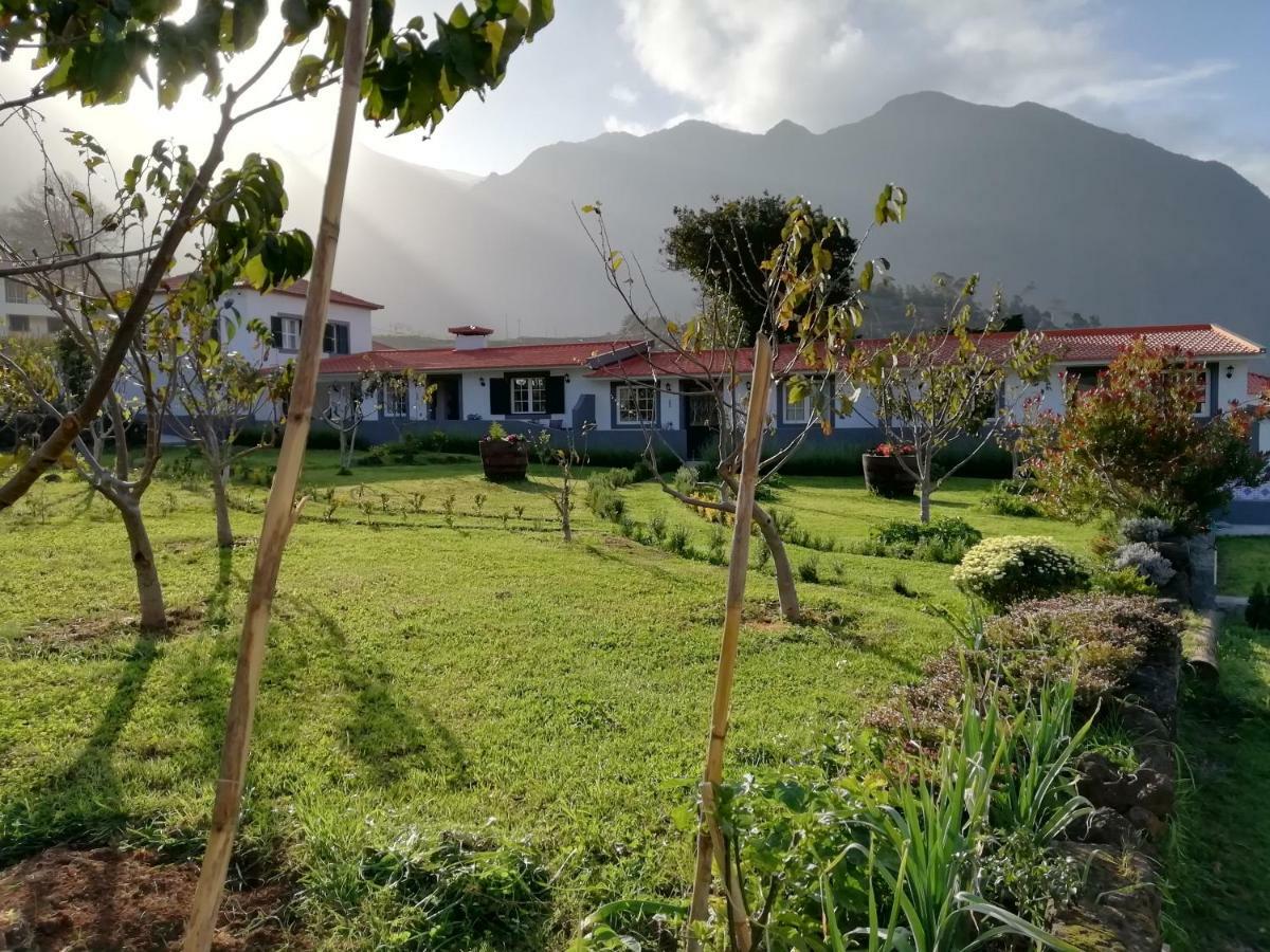 Granny'S Farm Pensionat São Vicente Exteriör bild